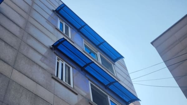 Mái che cửa sổ Canofix lắp đặt tại các khu vực chung cư
