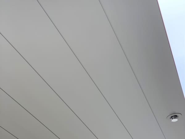 Cận cảnh mái nhôm của mẫu Carport SC làm từ nhôm cao cấp đến từ Nhật Bản