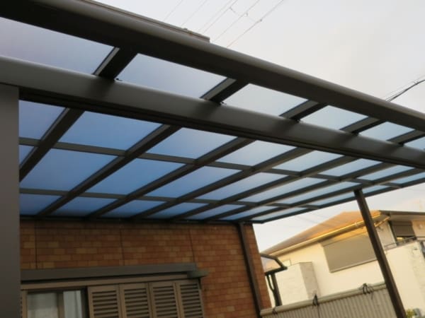 Công trình mái poly kết hợp khung nhôm định hình