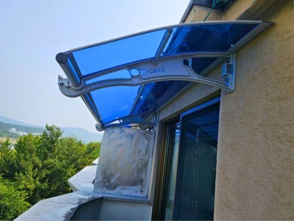 Mái polycarbonate cho hành lang thoáng sáng, mát mẻ